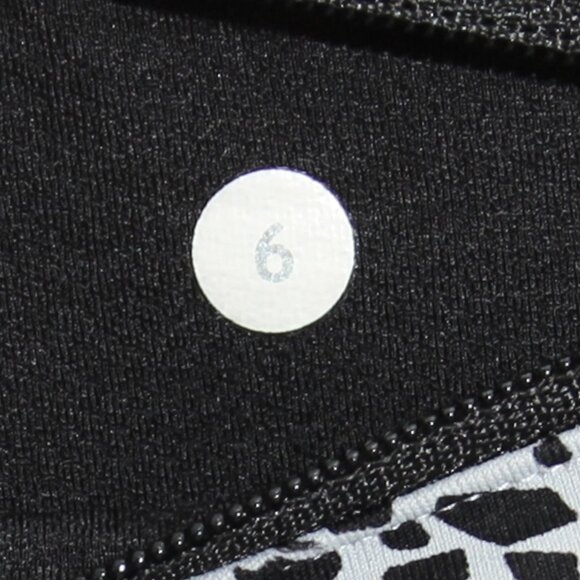 Lululemon Speed Short Posey Black White / Miss Mosaic Black / Black Size 6 - Picture 10 of 12